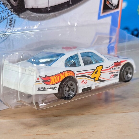 Hot Wheels 2012 Chevy Impala 2/5 209/250 HW Race Team 1:64 NOC - Picture 4 of 6